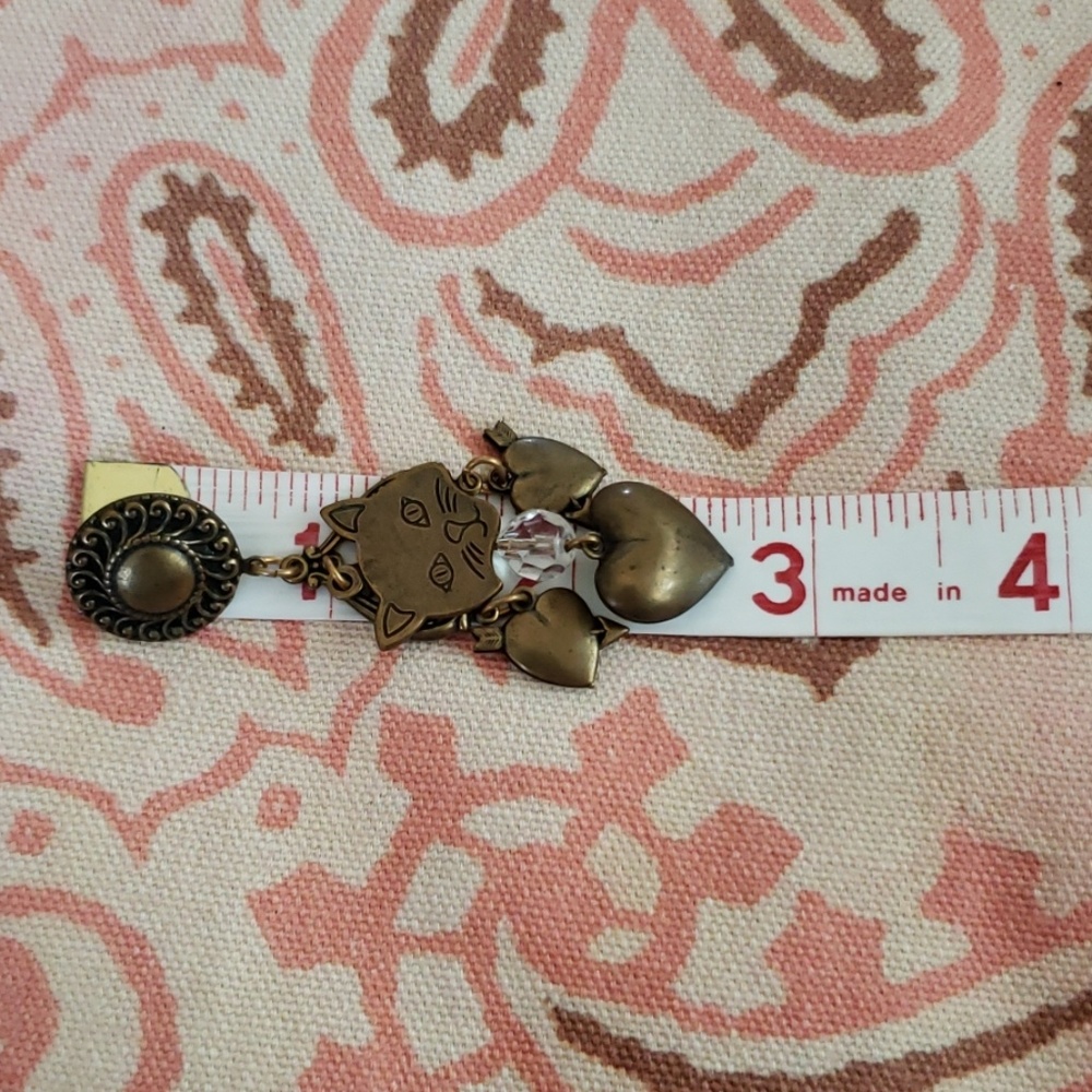 Vintage Cat Earrings. Brass Heart Earrings Arrow - Picture 6 of 7
